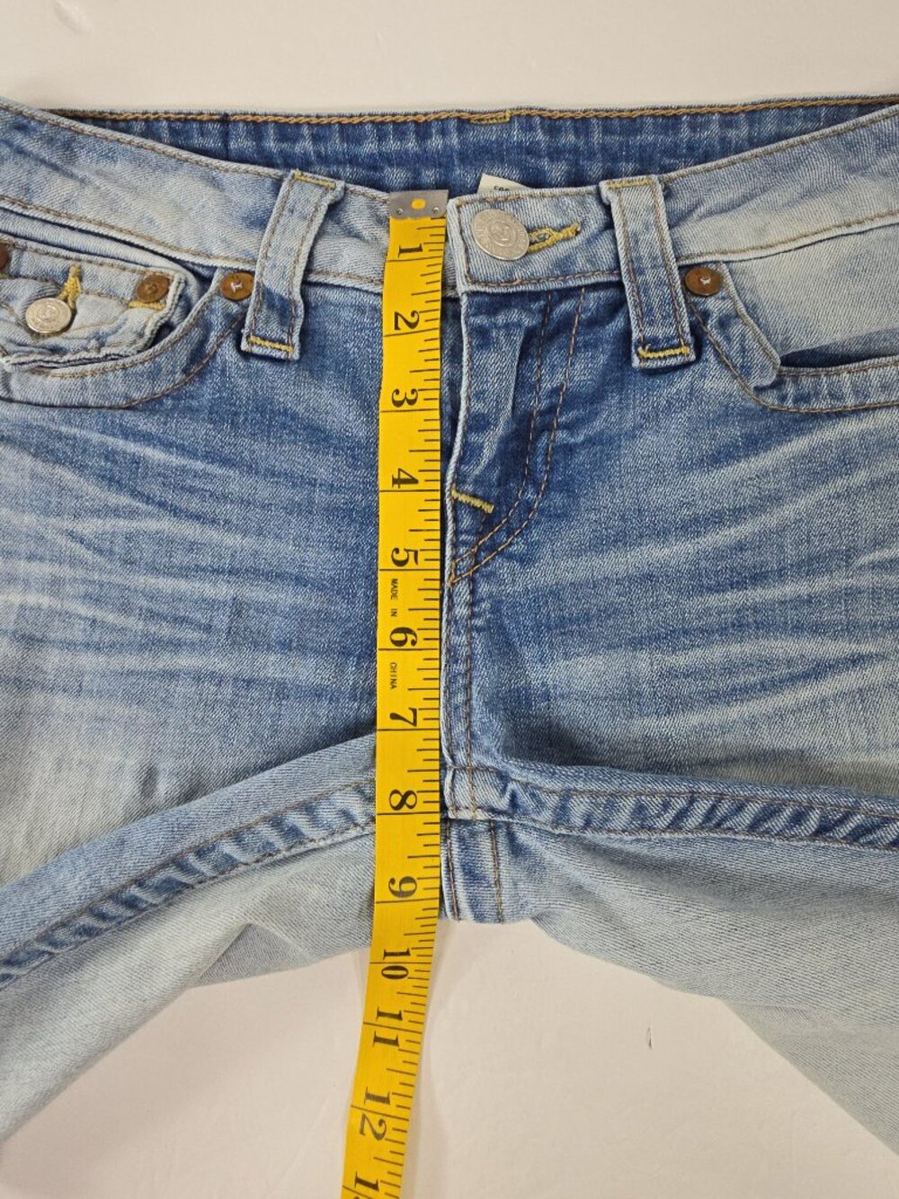 TRUE RELIGION Cutoff Jean Shorts Women’s SZ 27 Blue Denim LOW RISE 7.5in INSEAM - Picture 14 of 16